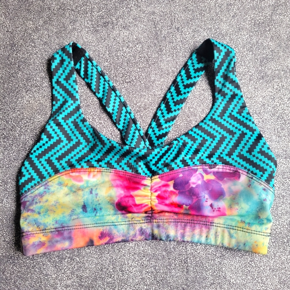 Onzie V strap back sports bra